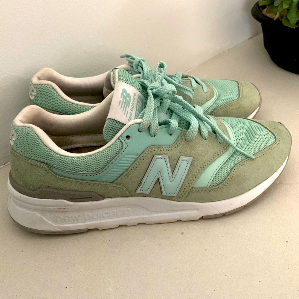 New Balance 997H size 8